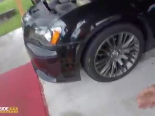 Roadside - Latina wife has xxx film with her mechanic outside