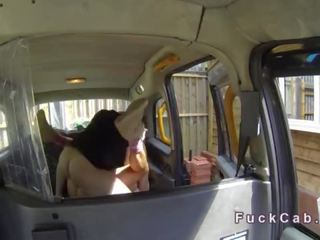 Cab vodič fucks obrovský kozy pornohviezda na zabezpečenia kamery